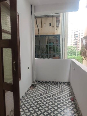 Building Lobby in 3 BHK Builder Floor at RPS Palm Drive, Sector 88 – for Rent