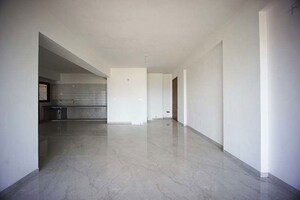 Room in 3 BHK Apartment at Science City – for Sale