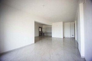 Room in 3 BHK Apartment at Science City – for Sale