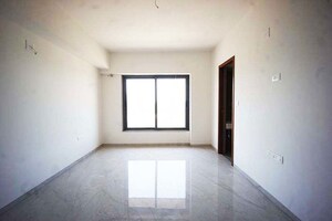 Room in 3 BHK Apartment at Science City – for Sale