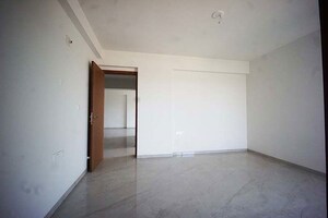 Room in 3 BHK Apartment at Science City – for Sale