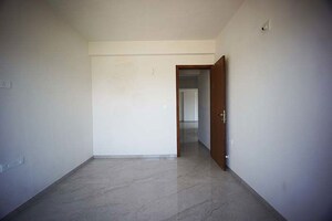 Room in 3 BHK Apartment at Science City – for Sale