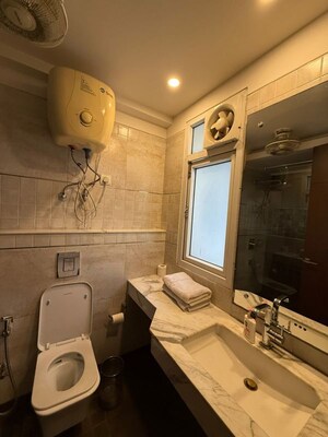 Team Area in 4 BHK Apartment at Greater Kailash I – for Rent