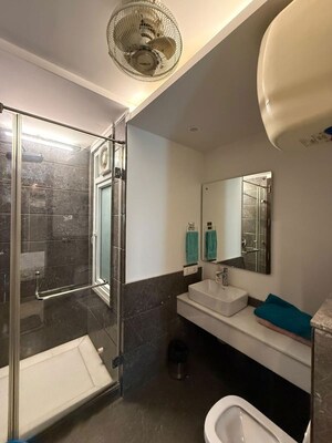 Team Area in 4 BHK Apartment at Greater Kailash I – for Rent