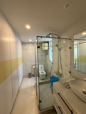 Team Area in 4 BHK Apartment at Greater Kailash I – for Rent