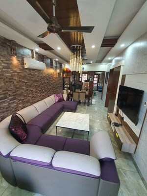 Living Room in 2.5 BHK Builder Floor at Sector 77 – for Sale