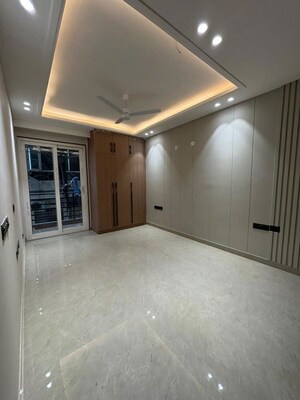 Room in 3 BHK Builder Floor at Sector 22 – for Rent