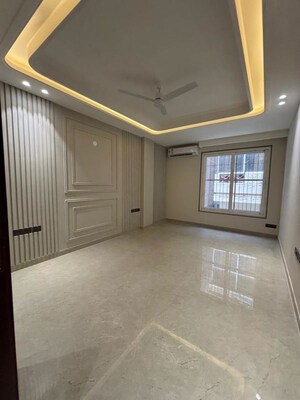 Room in 3 BHK Builder Floor at Sector 22 – for Rent