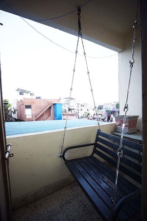 Team Area in 2 BHK Apartment at Jivraj Park – for Sale