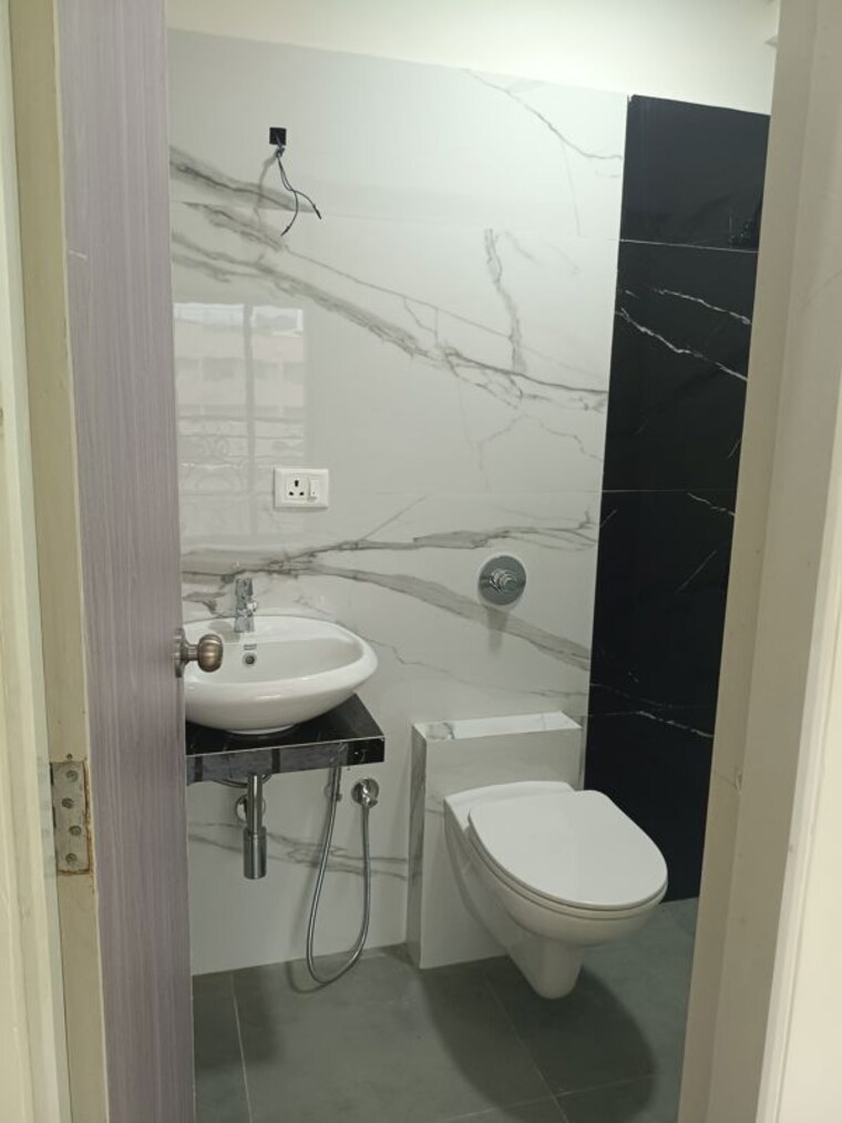 Bathroom, chandiwala-pearl-heaven 2 Bedroom 700 Sq.Ft. Apartment In Andheri East Mumbai 10522074
