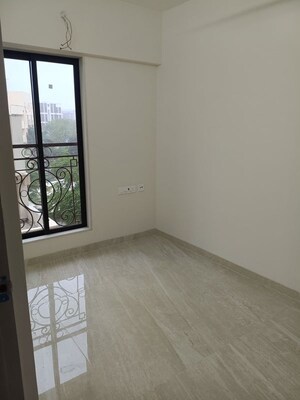Room in 2 BHK Apartment at Chandiwala Pearl Heaven, Andheri East – for Rent