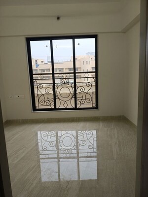 Room in 2 BHK Apartment at Chandiwala Pearl Heaven, Andheri East – for Rent