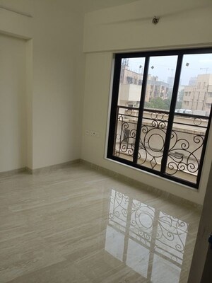 Room in 2 BHK Apartment at Chandiwala Pearl Heaven, Andheri East – for Rent