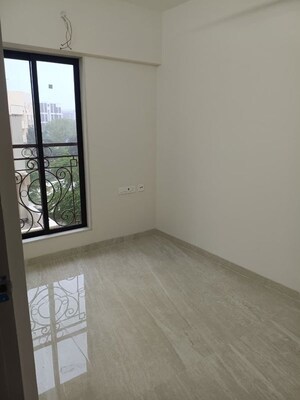 Room in 2 BHK Apartment at Chandiwala Pearl Heaven, Andheri East – for Rent