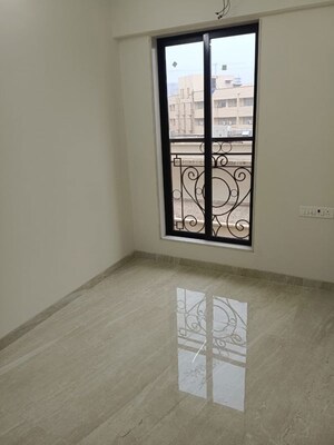 Room in 2 BHK Apartment at Chandiwala Pearl Heaven, Andheri East – for Rent