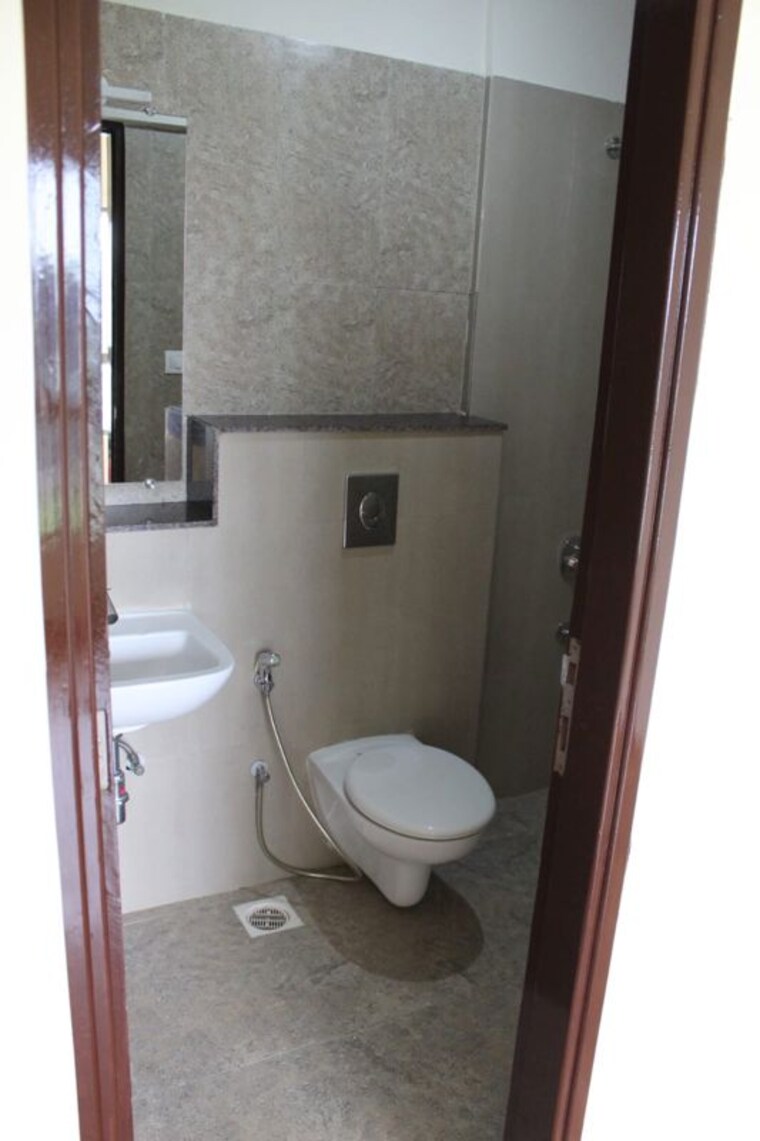 Bathroom, shraddha-chs-ghatkopar 2 Bedroom 750 Sq.Ft. Apartment In Ghatkopar West Mumbai 10522093