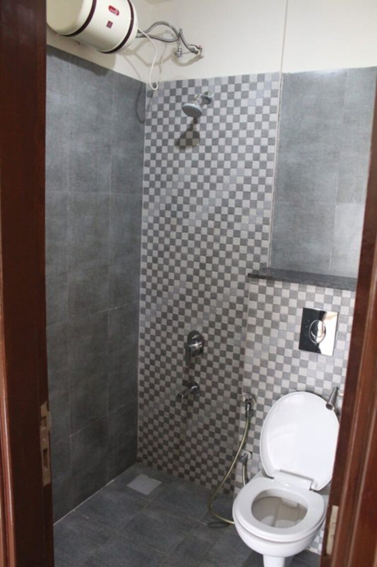 Bathroom, shraddha-chs-ghatkopar 2 Bedroom 750 Sq.Ft. Apartment In Ghatkopar West Mumbai 10522093