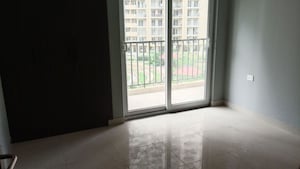 Room in 3 BHK Apartment at Tata Eureka Park, Sector 150 – for Rent