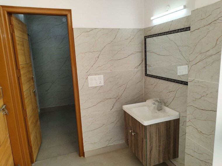 Bathroom, dwarka 3 Bedroom 1500 Sq.Ft. Apartment In Dwarka Delhi 10522106