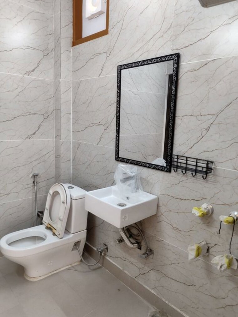 Bathroom, dwarka 3 Bedroom 1500 Sq.Ft. Apartment In Dwarka Delhi 10522106