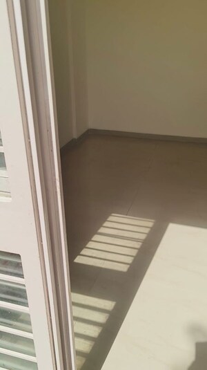 Room in 2 BHK Apartment at Laxmi Plaza Dapodi, Dapodi – for Rent