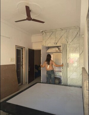 Bedroom in 3 BHK Apartment at Gomti Nagar – for Rent