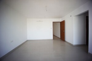Room in 4 BHK Penthouse at Kondhwa Budruk – for Sale