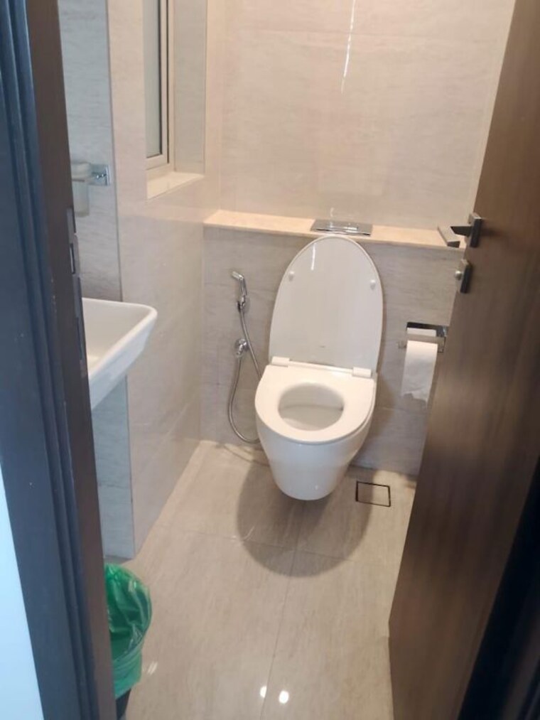Bathroom, hiranandani-regent-hill 1 Bedroom 500 Sq.Ft. Apartment In Powai Mumbai 10522190