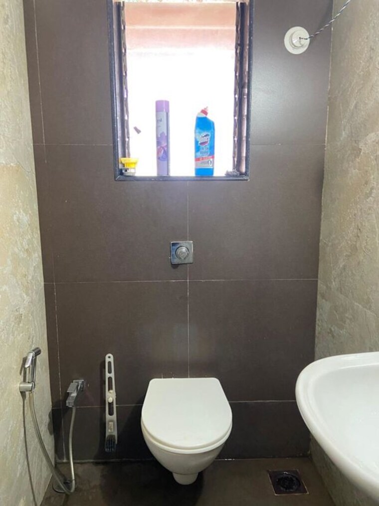 Bathroom, shreeji-atlantis 2 Bedroom 925 Sq.Ft. Apartment In Malad West Mumbai 10522200