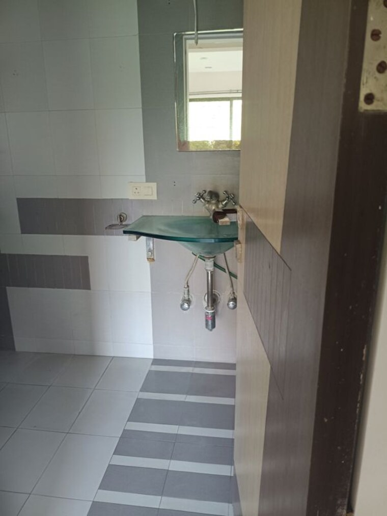 Bathroom, raheja-gardens 4 Bedroom 2100 Sq.Ft. Apartment In Wanwadi Pune 10522201
