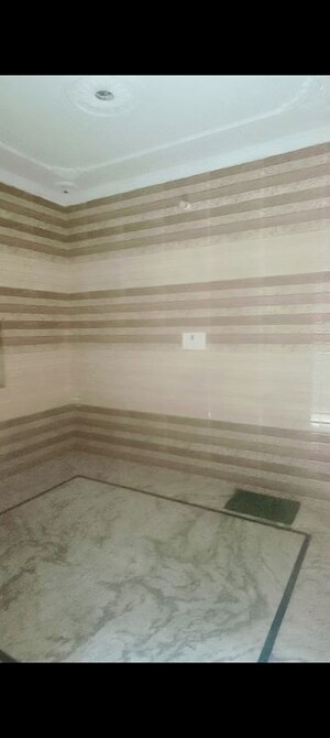 Room in 2 BHK Apartment at Sector 44 – for Rent