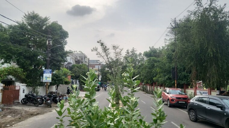Garden, vijay-tower-gomti-nagar Commercial Showroom 3200 Sq.Ft. In Gomti Nagar Lucknow 10522227