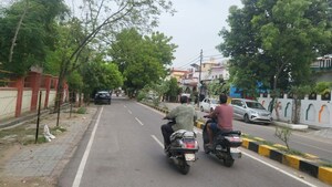 Parking in  Showroom at Vijay Tower Gomti Nagar, Gomti Nagar – for Rent