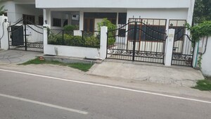 Balcony in  Showroom at Vijay Tower Gomti Nagar, Gomti Nagar – for Rent