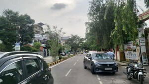 Parking in  Showroom at Vijay Tower Gomti Nagar, Gomti Nagar – for Rent