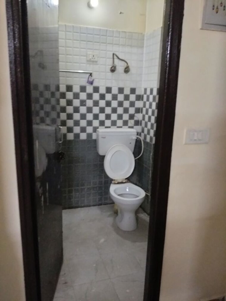 Bathroom, creators-gayatri-vatika 2 Bedroom 950 Sq.Ft. Builder Floor In Sector 123 Noida 10522182