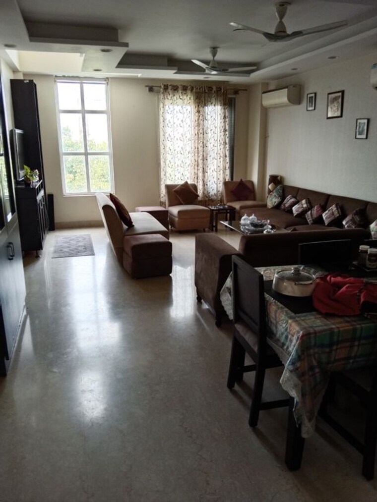 Living Room, new rajinder nagar 3 Bedroom 125 Sq.Yd. Builder Floor In New Rajinder Nagar Delhi 10521969