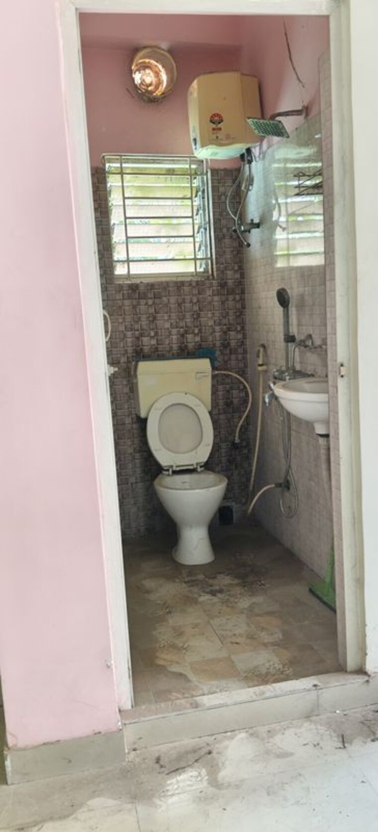 Bathroom, bosepukur 2 Bedroom 800 Sq.Ft. Apartment In Bosepukur Kolkata 10522203