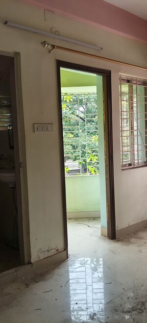 Room in 2 BHK Apartment at Bosepukur – for Sale