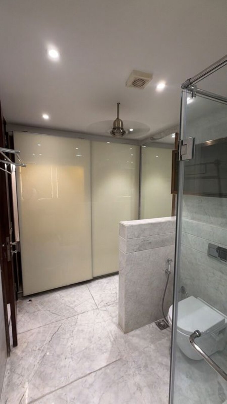 Attached Bathroom, dlf-park-place 3 Bedroom 1950 Sq.Ft. Apartment In Sector 54 Gurgaon 10522265