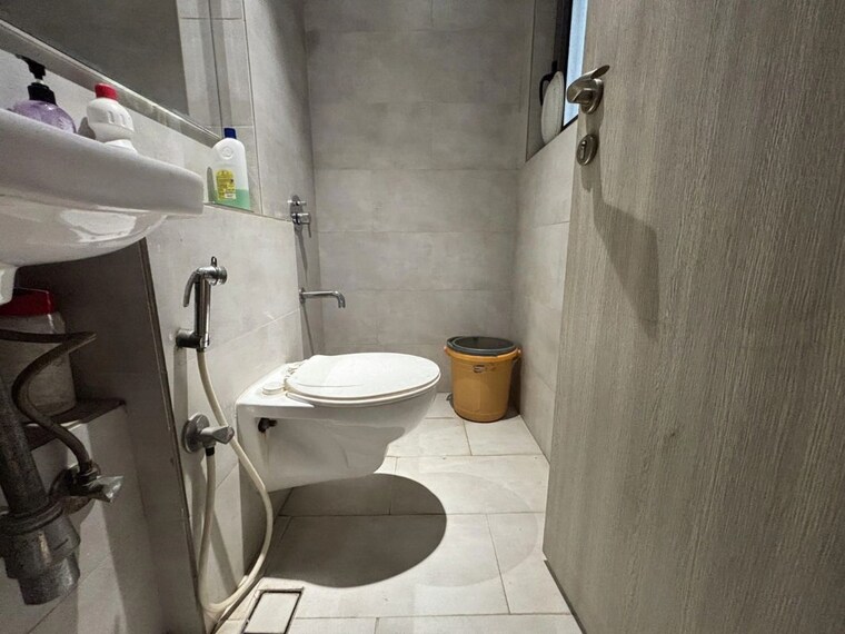 Bathroom, rustomjee-seasons 4 Bedroom 2500 Sq.Ft. Apartment In Bandra East Mumbai 10522294
