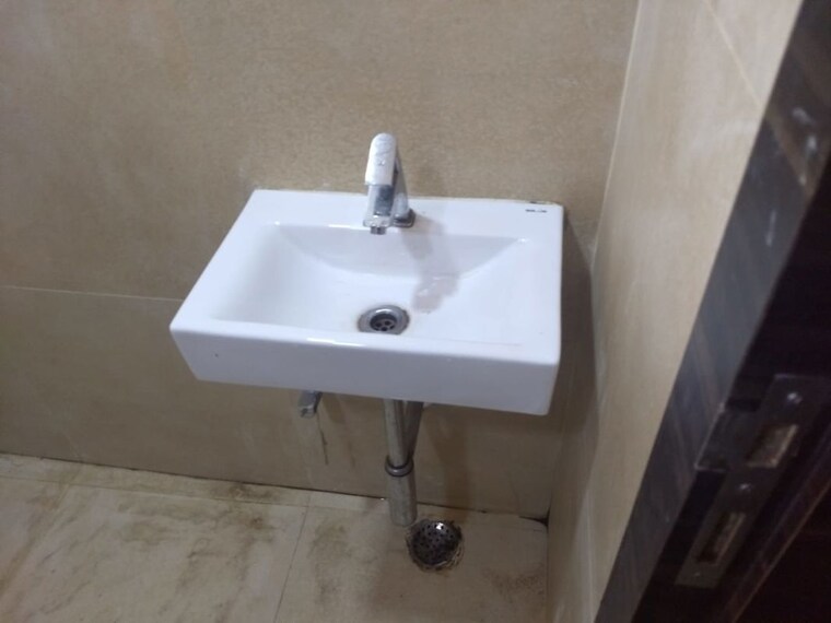 Bathroom, hermes-atrium Commercial Office Space 800 Sq.Ft. In Cbd Belapur Sector 11 Navi Mumbai 10522333
