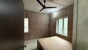 Room in 1 BHK Apartment at Santacruz West – for Rent