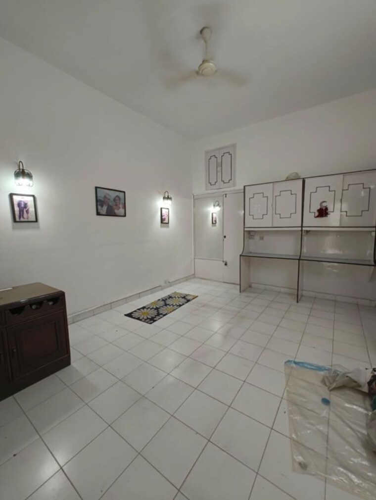 Bathroom, greater kailash i 3 Bedroom 300 Sq.Yd. Builder Floor In Greater Kailash I Delhi 10522365