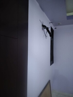 Room in 3 BHK Apartment at South Delhi – for Sale