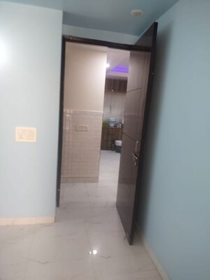 Room in 3 BHK Apartment at South Delhi – for Sale