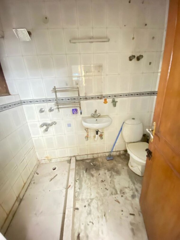 Bathroom, alaknanda 2 Bedroom 1200 Sq.Ft. Builder Floor In Alaknanda Delhi 10522375