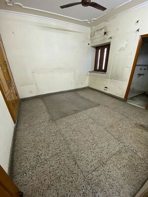 Room in 2 BHK Builder Floor at Alaknanda – for Rent