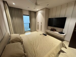 Bedroom in 3 BHK Apartment at Santacruz West – for Rent