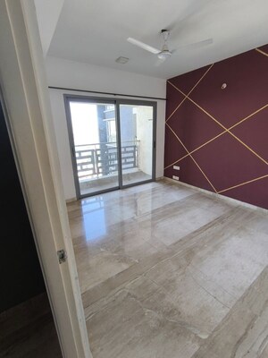 Room in 2 BHK Apartment at Sunteck City Avenue 1, Goregaon West – for Rent